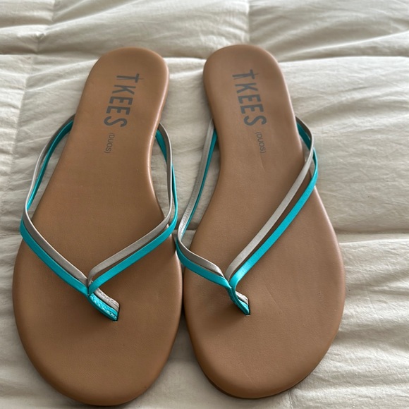 TKees size 7 .. never worn - Picture 1 of 4